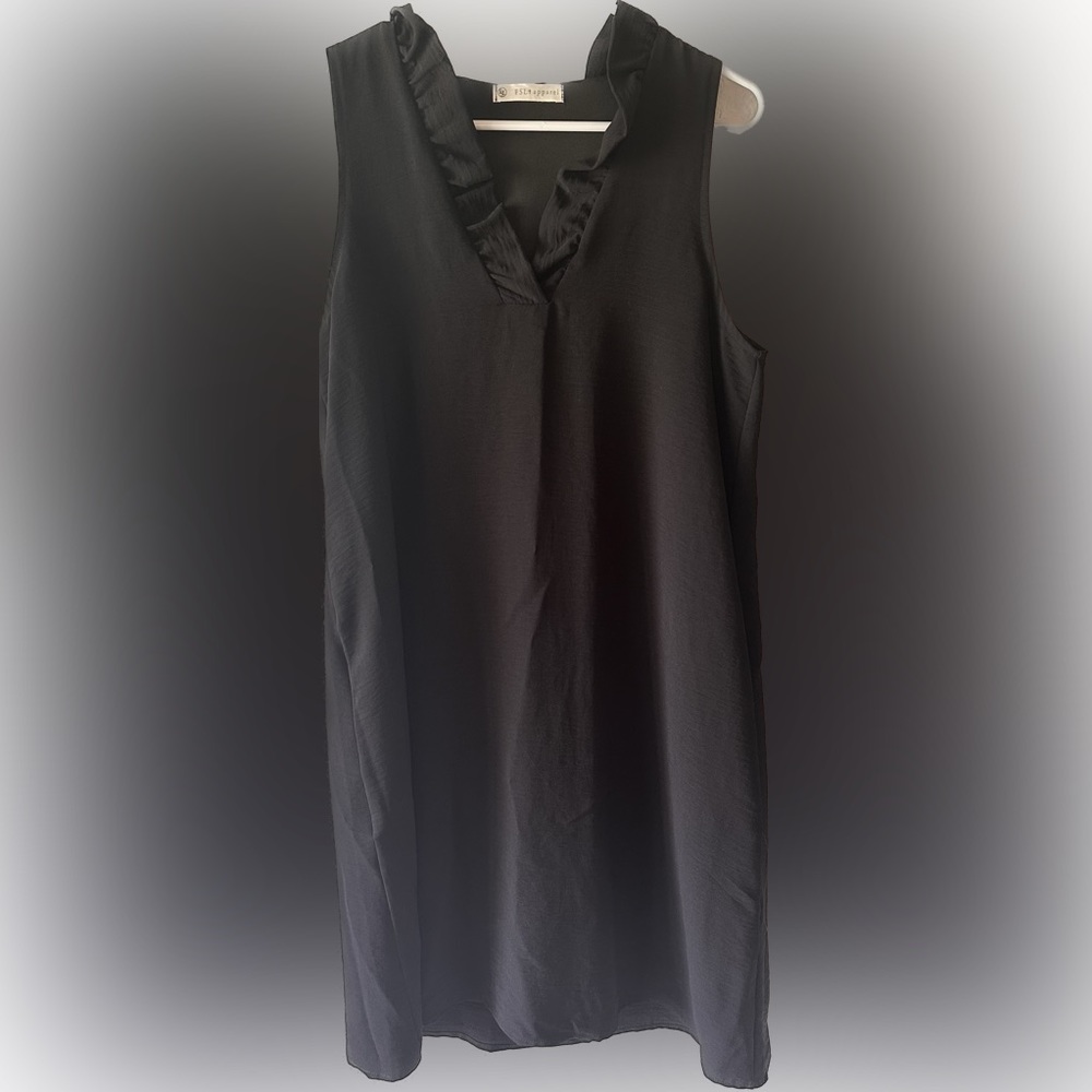 Cute and comfy black dress with ruffles neck size small